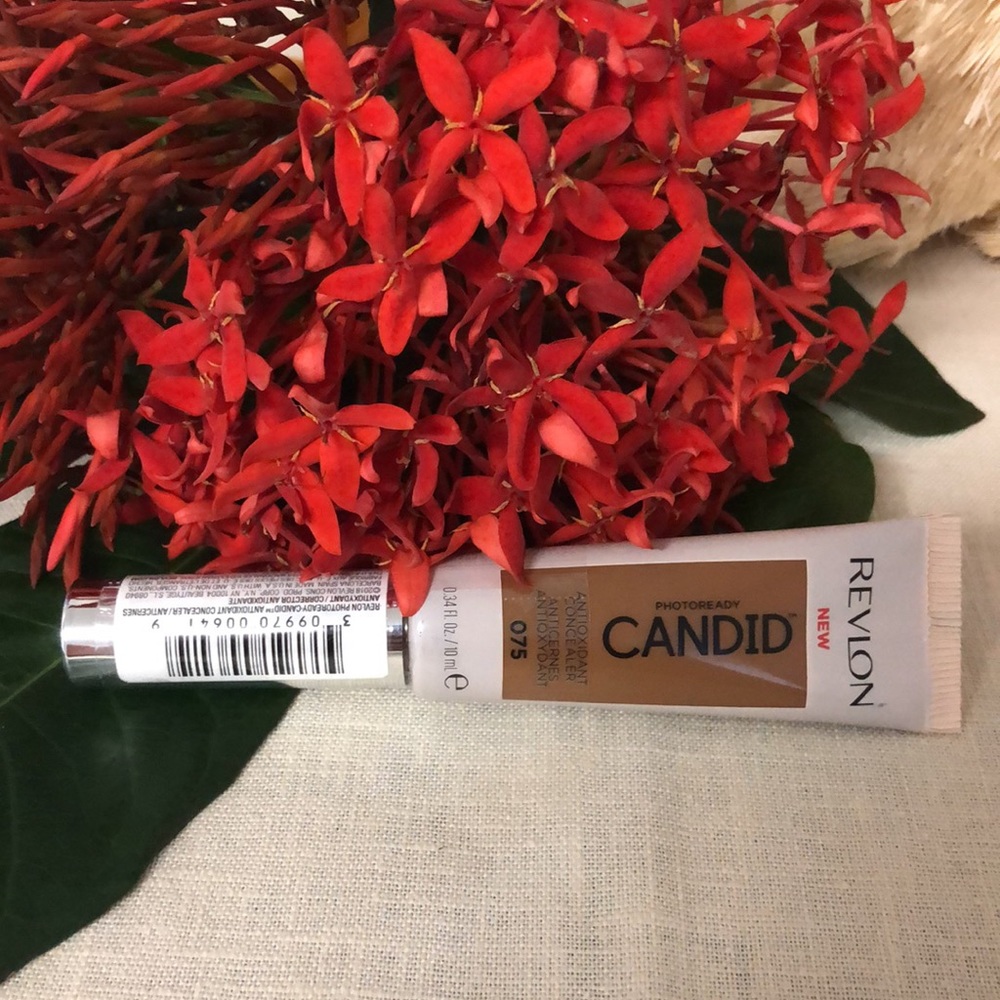Revlon Photoready Candid Antioxident Concealer, #075 Hazelnut 0.34 fl oz… - Picture 2 of 5